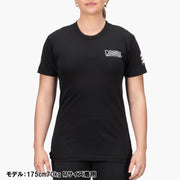 ROGUE インターナショナル Tシャツ ブラック 女性モデル着用の正面ビューで胸ロゴ位置とフィット感を確認できる着用シルエット