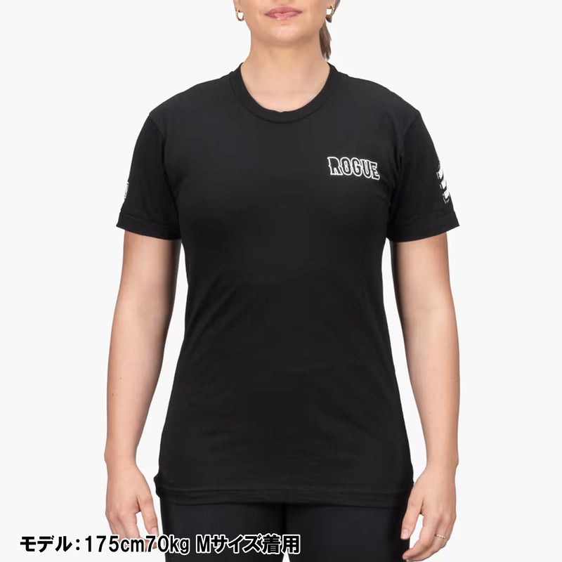 ROGUE インターナショナル Tシャツ ブラック 女性モデル着用の正面ビューで胸ロゴ位置とフィット感を確認できる着用シルエット