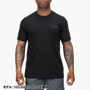 ROGUE インターナショナル Tシャツ ブラック 男性モデル着用の正面ビューで胸ロゴと肩周りのフィット感を確認できる着用イメージ