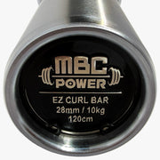 MBC EZカールバー シルバースリーブ端面を正面から捉え、MBCロゴと28mm・10kg・120cmのスペック刻印が確認できるディテール構図