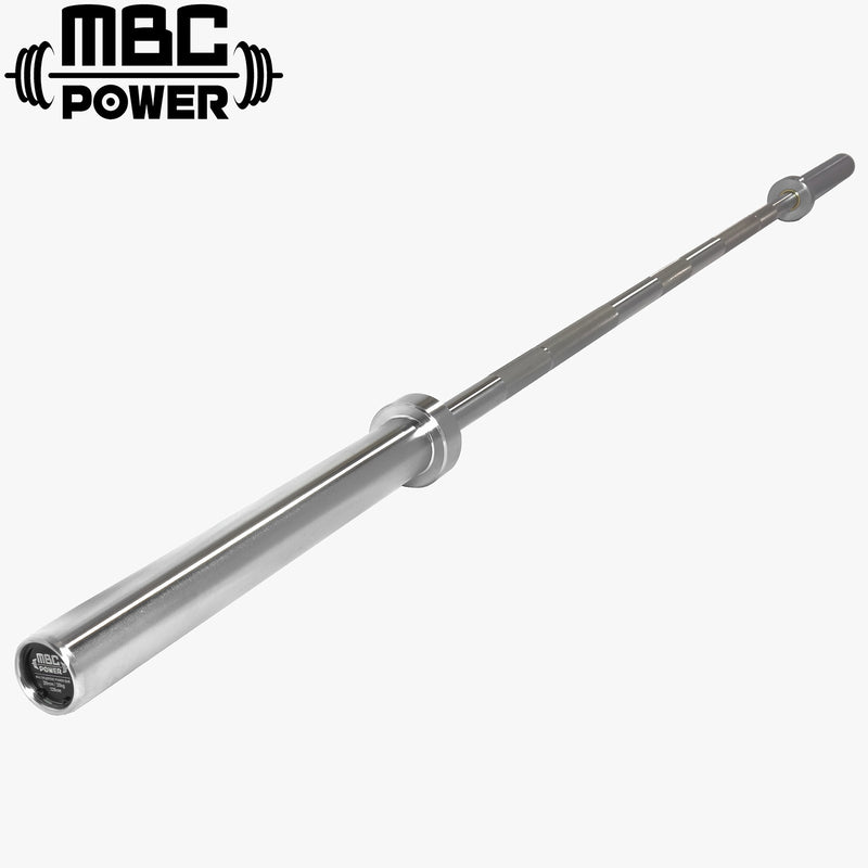 MBC パワーバー ステンレスシャフト/クロムスリーブを斜め俯瞰で捉えた全体像。ステンレスの銀色シャフトとクロムスリーブの質感差が分かるバーベル本体。