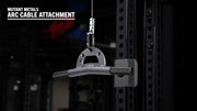 Mutant Metals ARC ケーブルアタッチメント ブラック 5度ベント5インチ仕様を正面やや左から捉えた構図、ラック支柱と接続部・ローレットグリップ中央部が分かる角度