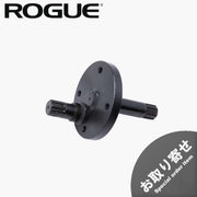 ROGUE エコーバイク交換用パーツ 車軸組立品 ブラック。斜め前方から見た金属製アクスルアセンブリーで、中央の円形プレートと両端に伸びるスプライン加工されたシャフトを備えた駆動系交換部品。