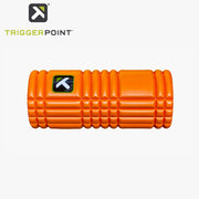 TriggerPoint グリッドフォームローラー オレンジの正面全体。特徴的なGRIDパターンの凹凸とブランドロゴ、ローラー形状が確認できる